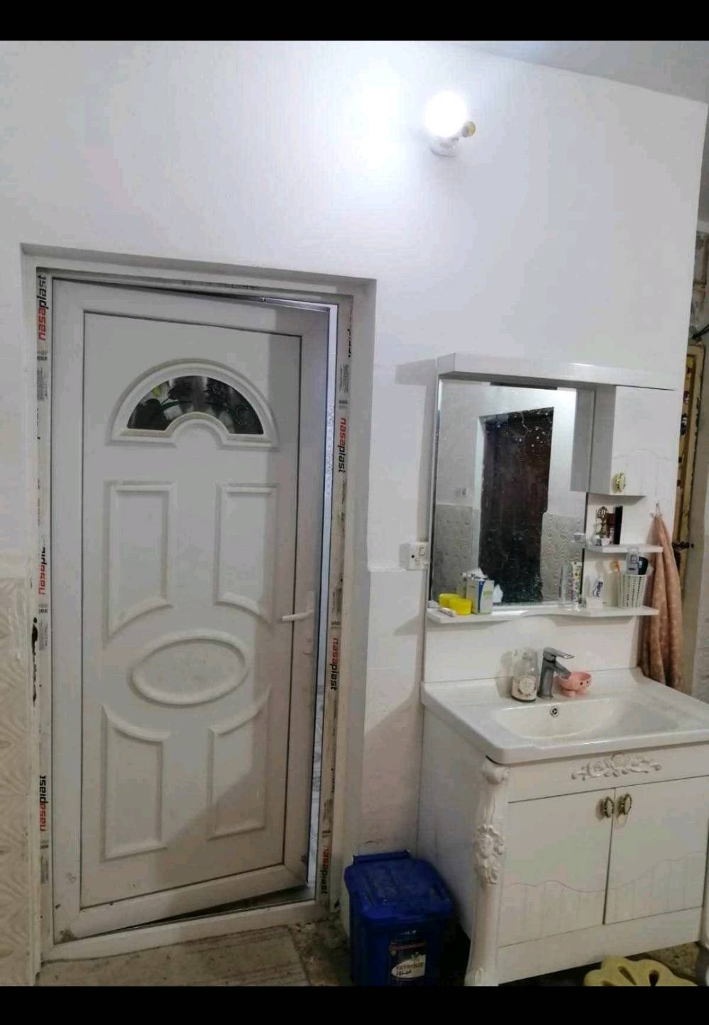 🏡 للبيع بيت 300 م² – بغداد / الراشدية / منطقة الانتصار
📍 الموقع: بغداد – الراشدية – منطقة الانتصار
📐 المساحة: 300 متر مربع
📜 السند: طابو صرف
🏠 البناء: طابق واحد – سنة 2018
مواصفات البيت: ✅ غرفتا نوم
✅ غرفة استقبال
✅ مطبخ
✅ هول
✅ بيتونة
✅ كراج سيارة
✅ حديقة
💰 السعر: 155 مليون دينار
🔹 السعر قابل للتفاوض