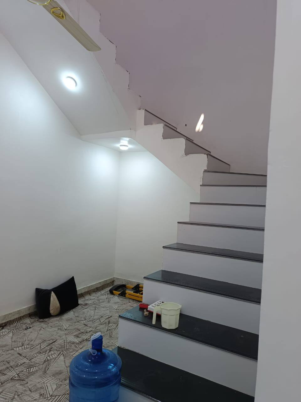 يالله توكلنا على الله وبركاته
اسمع المقطع للاخير وراح تعرف كلشي موضح ب الفيديو للاستفسار أكثر الاتصال على الارقام التاليه او زيارة مكتب الفضه للعقار الواقع في تقاطع العلويه شريفه بنت الحسن عليها السلام 

***********

***********

(***********) هذا👉 فقط وات ساب وبخدمتكم 

طابو زراعي سند ٢٥ بأسم صاحب الدار نفسه 

المساحة (١٠٠) متر 
البيت صدك تعبان علي صاحبه 
وب الخير على الي ياخذه
