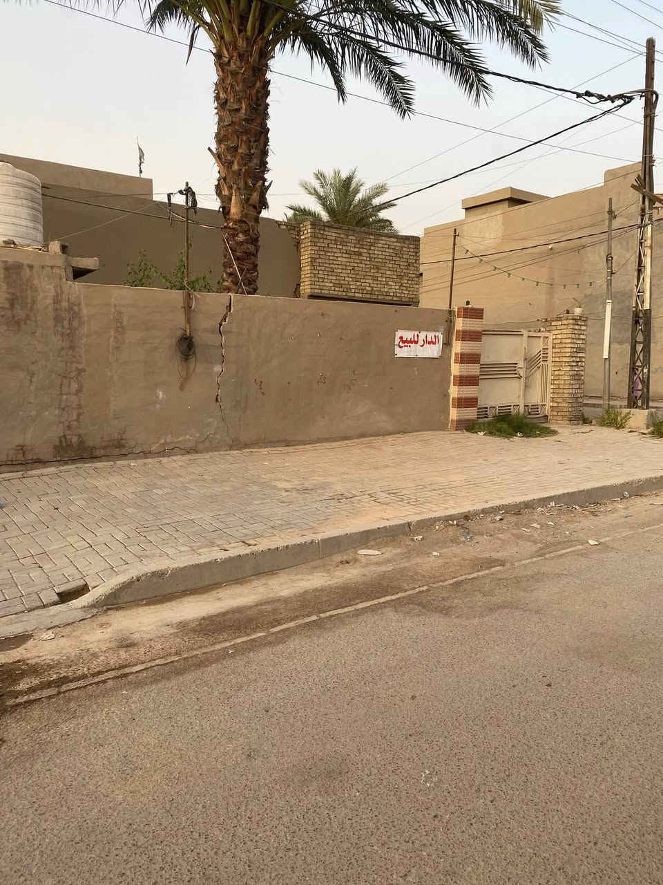بيت ركن بلكماليه شارع كريدي للبيع 
مساحته 132 متر طابق واحد
غرفه نوم واستقبال وصاله ومطبخ 
***********

‭0773 266 8551‬
