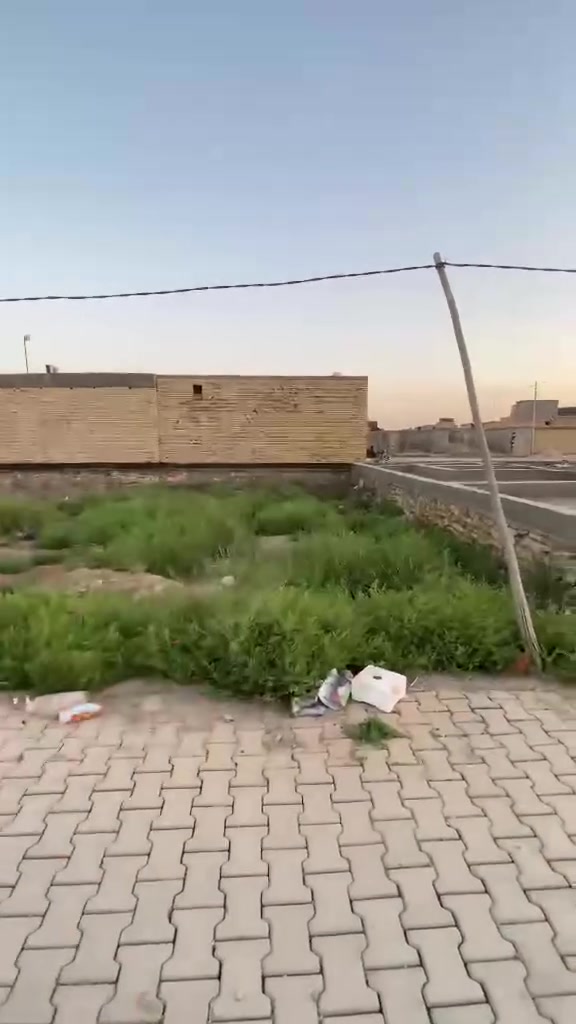 قطعه للبيع خلف الملعب 200 شارع حسن نصر الله للاستفسار الاتصال على ***********
