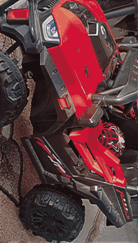 سلام عليكم سياره شحن حجم وسط لحد عمر ٦ سنوات سياره جديده تخبل بطاريه فول يجي بيه اغاني و ريمونت تحكم ١هزاز نوم ٢ وقوف ٣ سرعات بطيئ ومتوسط و سريع طبعا بل فيديو مخليهه عل متوسط وبيه رجوع كلش نضيفه عنواني بسمايه سعره ١٢٥ وبيها مجال بسيط هذا رقمي لليريده ***********
