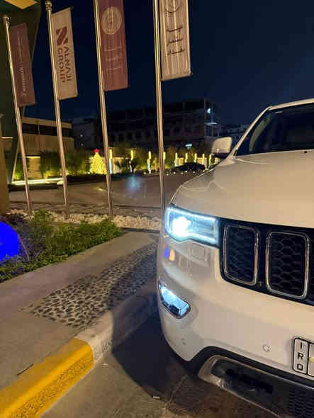 جيب كراند شيروكي خليجي اكلين فول مواصفات1/1
‏‎الموديل : 2020
‏‎اللون ابيض
-سقف بناراما وفتحه
-3شاشات كبيره
-داخل بيجي مميز
-ويل 20
‏‎-المقاعد الأمامية كهربائية .
‏‎- المقاعد الأمامية تدفئة وتبريد
‏‎- نقطة عمياء بلمري رادار جانبي.
‏‎- فتحات usb للمقاعد الخلفيه 
‏‎- تشغيل عن بعد
‏‎-  ستيرن الجلد  .
‏‎-  تدفئة ستيرن . 
‏‎-  الشاشة كبيرة مع GPS . 
‏‎- حساسات 360
‏- apple carplay واندرويد اوتو
‏‎- صندوق كهربائي .
‏‎- حساسات أمامية اصلية .
‏‎- كاميرا خلفية اصلية دواره  .
‏‎- زراك اوتو ويا الامطار.
‏‎- مرايا متحسسه للضوء العالي .
‏‎- محدد سرعة( كروز سرعة ). 
‏‎- رادار خلفي نظام بريك اوتماتيكي.
‏‎- نظام مانع انزلاق .
‏‎- جنطة كهرباء وفتح وسد عن بعد
‏‎- نظام معرفة ضغط الاطارات.
‏‎- نظام اقتصاد بالوقود eco.
‏‎- نظام sport
‏‎- نظام تقليل السرعة بالمنحدرات
محرك 3600
‏‎- بصمة.
رقم بغدادالجديد هزه وسنويه جديده بأسمي السياره تحويل ثاني يوم

سياره جديده بمعنى الكلمه 
***********
عنواني /بغداد
