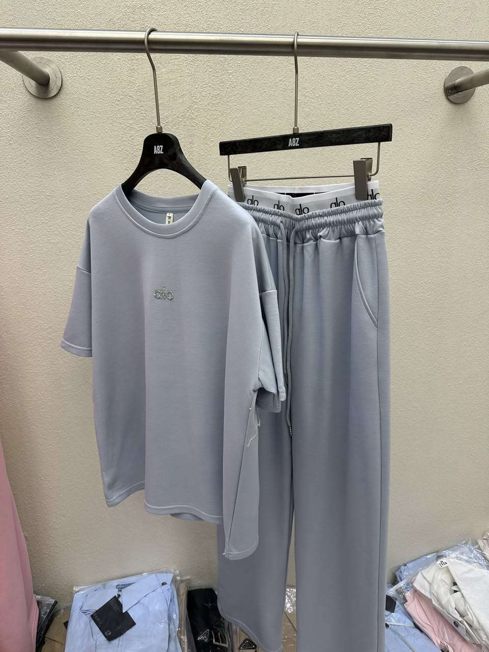 تراك نسائي جديد الموسم 2026 تراك مفول☺️  قياسات من M/L/LXلحد بي  خمس موديلات تسعه ألوان مختلفه موجوده صورهن كلهن للتواصل معا على الواتساب *********** متوفر توصيل للكل العراق داخل الأمين
