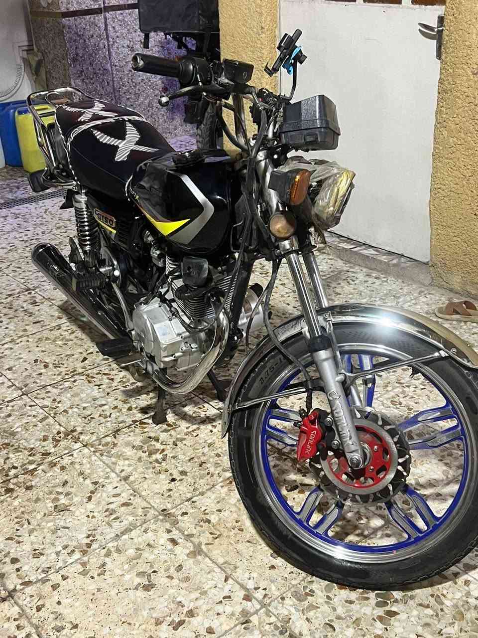 السلام عليكم 
دراجه سيفان 23 رقم و سنويه 
محرك حلو
ابيع علا حطتها. 
بمليون و150 
نتبه علا حطتها دراجه عوزها 50 الف ترجع زيرو
رجاءً لمو شراي لا يدخل مكان مدينة الصدر 
***********
