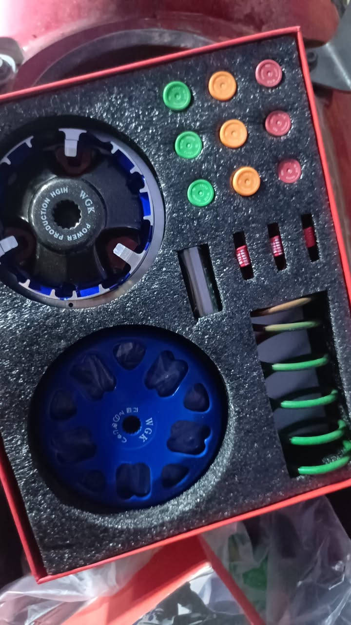 السلام عليكم 

دراجة الشكل سكنس مكينة(محرك) ماكس عدلة تزويد رياضي بوشة 55 صالنصةfm شلعة ومعدل شرط تفر التاير يلة تمشي كلجات رياضي دبل خلفي رياضي سلف رياضي بس يرادلة دشلي كفرات مغلفة فرو البجم موشم مثل ما موضح بل صور فصلتها موضحة بل فديو الدراجة شاهد الله تزويدها كله درجة اولى وشرط الدهن كل وقت بوقتة ابدلة يعني الدراجة ماناقصها اي شي 
الدراجة حلوة والي يحب الماكس يگدر ينزل مكينتها علا ماكس لان المكينة كلها تزويد والي يريدها بلادي موجودات غراضها البلادي بوشة وبستم ودبل وفج ودشبول وصالنصة كلهن بلاديات موجودات  وانطيكياهن وياها 
ستفسار اكثر راسلني واتساب ***********
