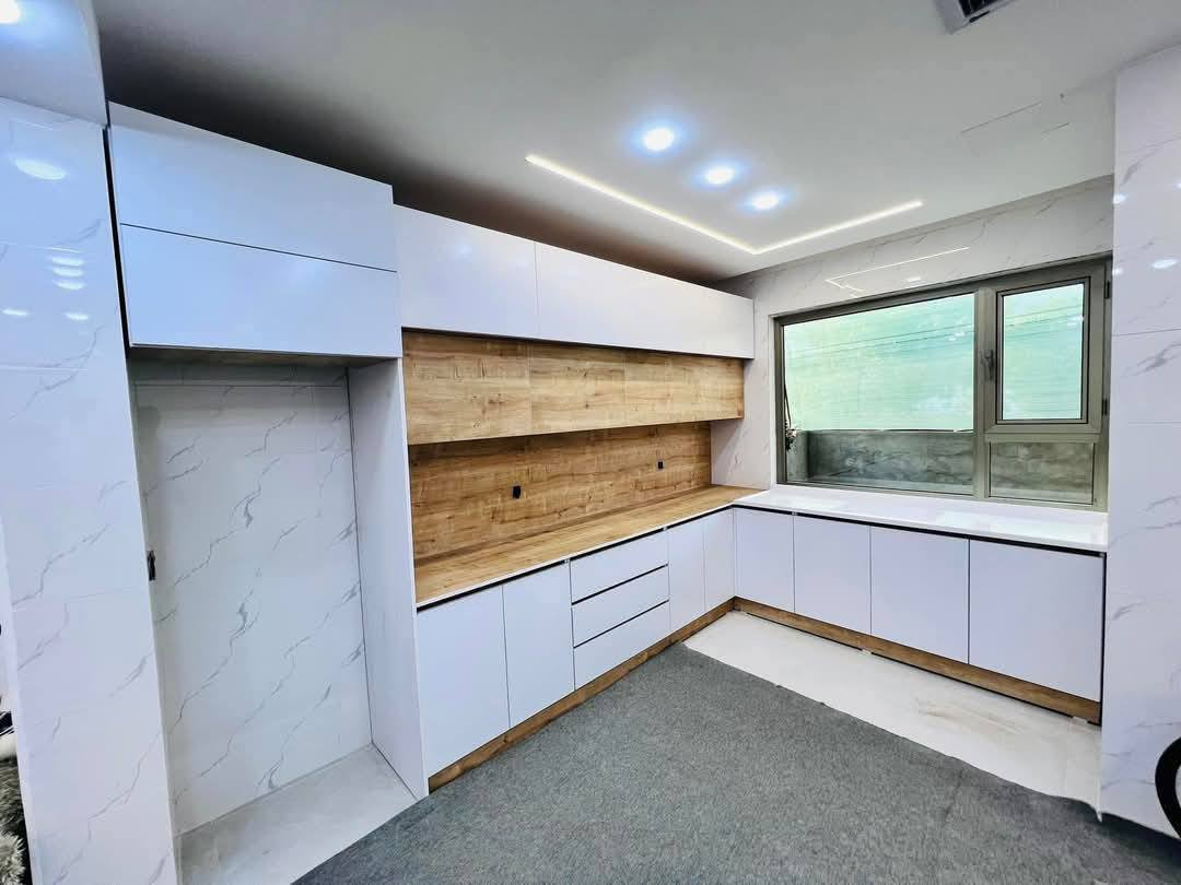 هه راج هه راج كه وانته ريكي 3مه تره مخسله كه شي مه ترو نيو به 550هه زاره ره نكوديزائين به خواستي كريار خويه تي بو زا نياري زياتر بيوه نديمان بيوه بكه ن *********** واتسئاب فايبه ريشي له سه ره گه ياند مان هه يه بو سه رجه م شاره كان ***********
