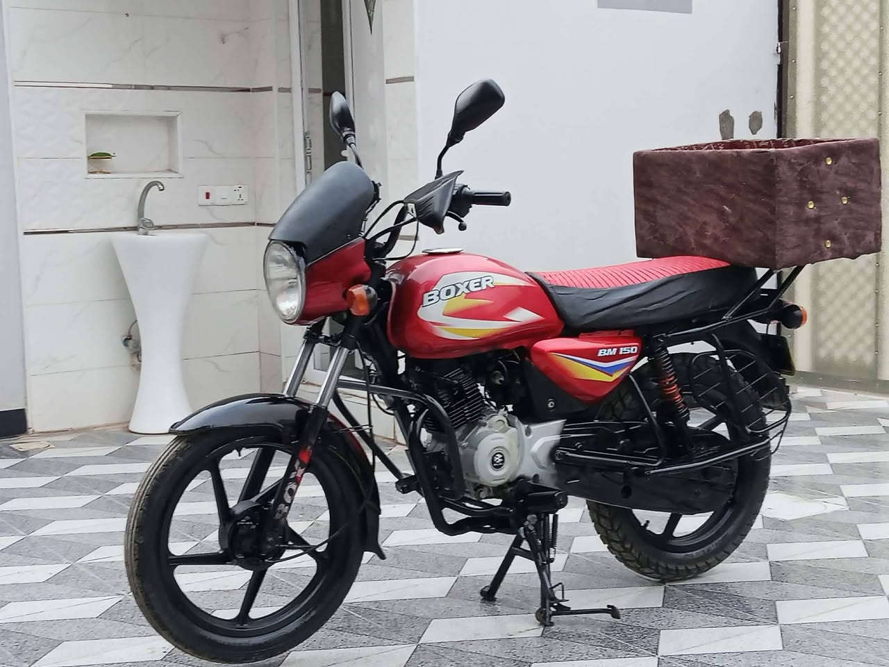 اسلام عليك دراجه بوكسر موديل2019مجفته جديد رقم ويه السنويه دراجه نضيفه او نصبته حلوه او هاذه رقمي***********
