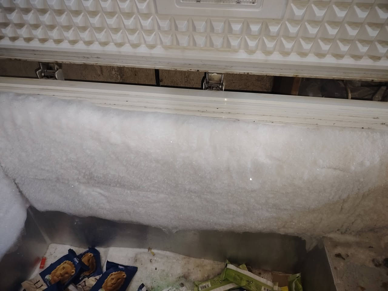 السلام عليكم مجمده للبيع حجم كبير نضيفه وشرط ماداخله تصليح مكاني كوت الانوار سعرها ٢٠٠ بيه مجال قليل مكلف للنشر الاتصال ***********
