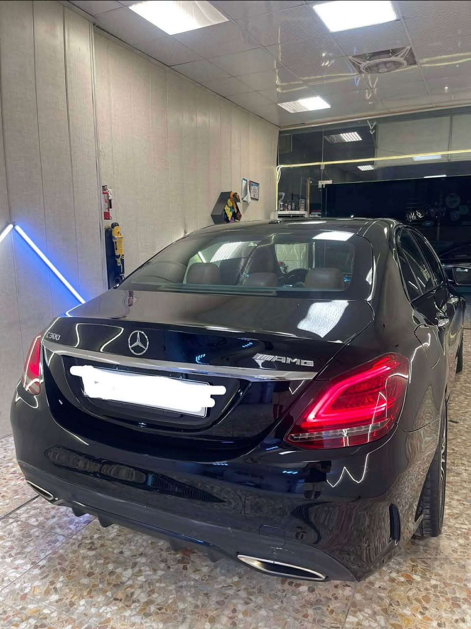 اعادة نشر بسبب الوعود الكاذبة
مرسيدس C300 بدي AMG 2019 بلادي سياره بيه صبغ  على كد شبر بلبنيد  والحادث مالته جاملغ وبابتين صفحة الراكب مغيره قطع بلادي نفس اللون والمحرك مفتوح ايرباك البردة طاك فقط  السيارة مصروف عليهة وجديدة ماشية 160 الف قابل للزياد رقم السيارة اربيل سعر السيارة 220 وبيهة مجال

*********** بغداد, العراق
