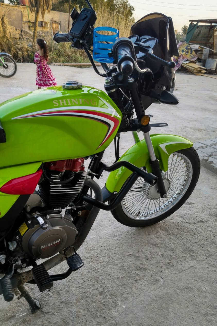 سلام عليكم اللهم صلي على محمد وال محمد جديد جديد دراجه شاينگ للبيع كلشي بل دراجه شغال اخت الجديده رقم بأسمي ثاني يوم احولك رقم بصره دراجه تفتح سويج تطلع بيها للسعوديه مكينه 150 أفضل مكينه جنيتها بحياتي الدراجه صارلها 3شهر طالعه من الوكيل سبب البيع اريد اشتري سياره 
السعر 2مليون و100 وبيها مجال للشراي الموشراي اطلع گبل 
مكاني بصره بل تنومه وأتواجد بل جزائر دراجه تاخذها تنام ونته مرتاح من كل النواحي مكينه +كهربائيات + رزانه + جمال ***********
