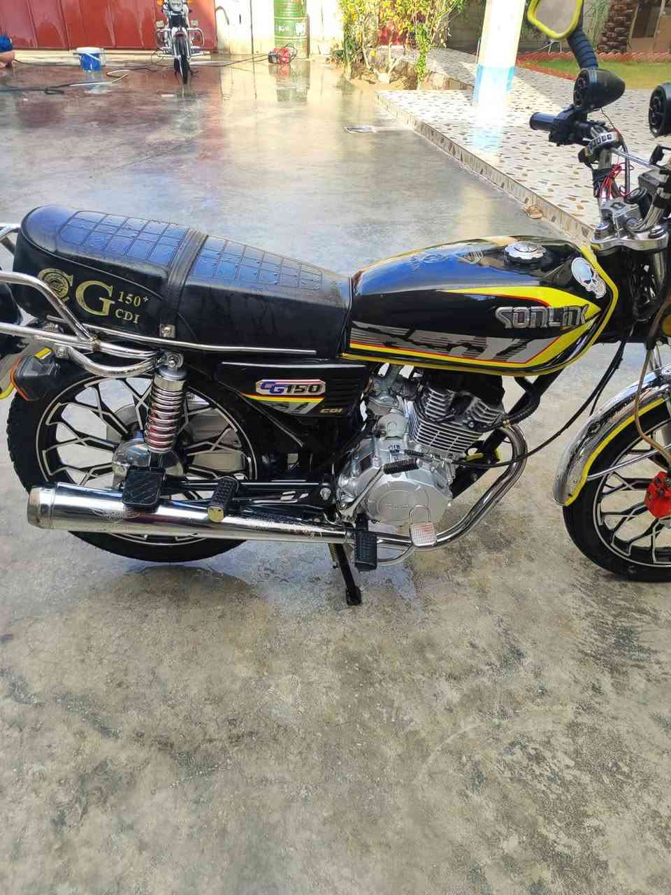 السلام عليكم دراجه 24 للبيع وترهم مراوس حسب القناعه دراجه نظافه مثل ما موضح بالصوره *********** والخاص مفتوح
