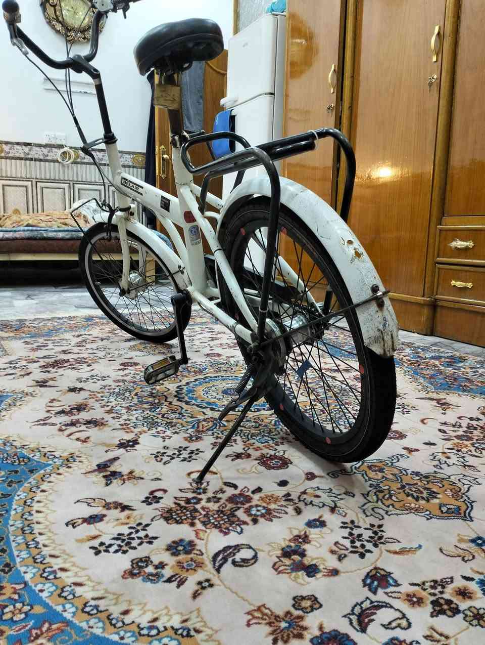 السلام عليكم بايسكل تكسي حجم 24 گير وعگرب وحساس ياباني اصلي السعر 70 وبي مجال بغداد المشتل رقم الهاتف ***********
