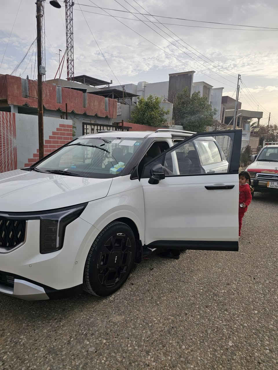 سلام عليكم...... كيا كرنفال موديل 24شكل الجديد شكل ال25للبيع....  سياره كلها بلاد على وضع الشركه ماعدا جاملغ جهة السكن رش كلير خارج العراق سياره جديده بمعنه الكلمه مكفوله من الضربه والشخط والرصعه محرك V6   3500بانزين فقط دخول جديد بشهر الخامس داخله للعراق تفتح اشاره تطلع كامره شاشه بالدشبول شاشه بلازمه بلاديه بالسقف. تدفئه تبريد كل المقاعد تدفئه تبريد بالستيرن گير ماوس داخل مشمشي بلادي رادارات تحكم ستيرن قياده ذاتيه تحديد مسار كامرات محيطيه سيارة بيها هواي مواصفات لو ابقه اكتب يومين ماخلص مواصفاتها اعلى فئه بالكرنفال رقمتها كركوك بأسمي تحويل ثاني يوم قبل شهر رقمتها تخم تايرات اربعه جدد شديتهن قبل خمسطعش يوم سياره خاصه مامشتغله بالعراق قليل كلش ممشاها بالعراق مكان السياره كركوك قضاء الحويجه  سعر 330بيها مجال قليل للأستفسار اتصال على الرقم ***********.  ***********
