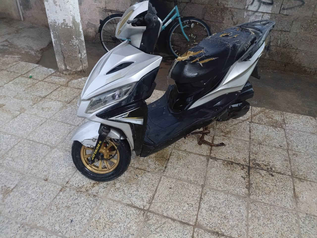 ماطور سكنس جديد شغال كل شيء ما بيه س سعر 150 مكانه ديالى الخالص الشراي يتصل ***********
