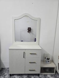 ميز تواليت • بيها مجال