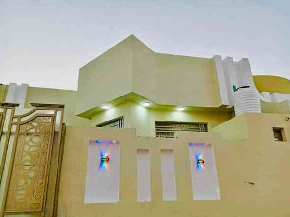 بيت ٢٠٠ متر ايجار مجمع بيتي ٢
مقابيل الصلطان طابق ونص
يتكون من ستقبال بطبخ صالة
فوك وجوه غرفه عدد ٣ صحيات عدد ٣ منور إيجاره ٣٥٠ الاستفسار
***********
