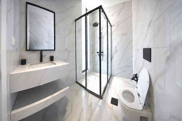 🌟 فرصة لا تعوض في مشروع بحيرة الأمنيات! 🌟
استثمر في أفخم مشروع سكني في كربلاء بمساحة 100 دونم، مع عدد وحدات سكنية محدود يبلغ 461 وحدة فقط!

🏡 مميزات المشروع:

- مساحات متنوعة: 200م²، 250م²، 300م² (فلل) و600م²، 700م² (قصور).

- موقع استراتيجي: كربلاء - شارع المجمع الحكومي.

- خدمات بلا منافس: 

  - ثاني أكبر بحيرة كريستالية في العراق.

  - أكثر من 55% مساحات خضراء ومناطق ترفيهية.

  - مول بارتفاع 6 طوابق.

  - مدرسة سيدرز البريطانية.

💰 العروض:

- خصم 5% عند التسديد.

- خصم 20% عند الدفع كاش.

أسعار تبدأ من 350 مليون على مساحة 200م².  

مدة تسديد 3 سنوات، مقسمة على 

15  دفعة كل 3 أشهر.

📞 للحجز والاستفسار
***********
