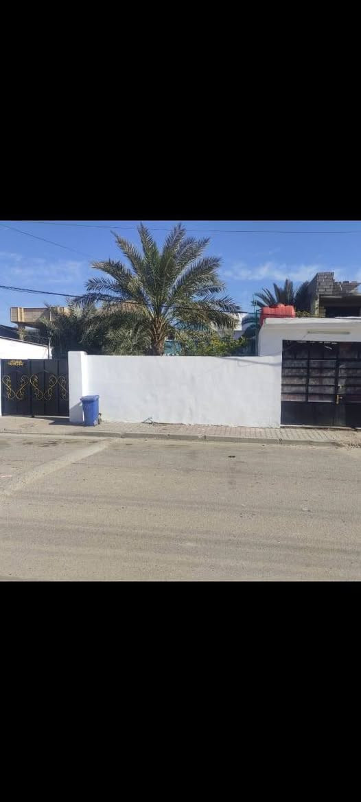 اسلام عليكم
دار للبيع في منطقة البانروما المساحه 500 متر زراعي117 

طابقين الطابق الاول يحتوي 

ع 2 غرف نوم5*4

وصالة 10*4

وستقبال 8*4

ومطبخ 5*4

وصحيات خارجيه وداخليه

والطابق الثاني صاله جبيره وثنين غرف نوم5*4 ومخزن كبير وحمامات 
خدمات كامله تبليط مجاري كهرباء ويوجد فيه محل بالوجه جان سابقن اسواق
 تواصل مع صاحب الدار

***********
