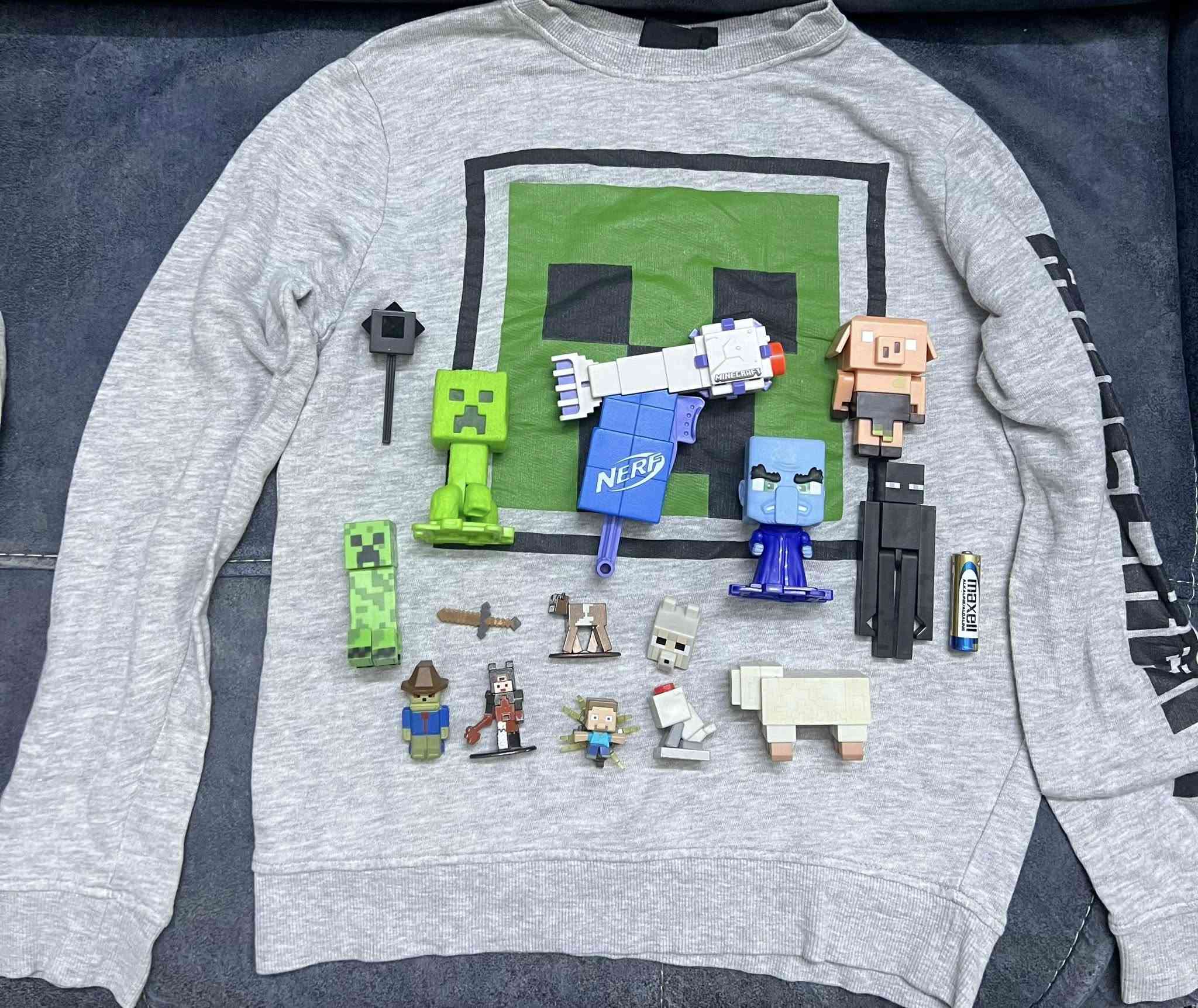 ماين كرافت سعر المجموعة 35 الف 
الأسود يلبس 8 سنوات والأبيض يلبسكم 10-11 سنة
توصيل بغداد 5


**إذا كنت صاحب هذا الإعلان وتريد حذفه لأي سبب، رجاءا أرسل رسالة إلى الدعم الفني**