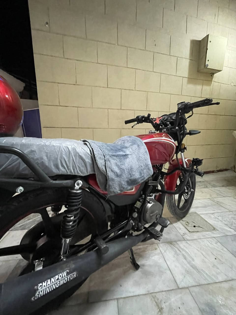 السلام عليكم 
شاينك 2024 
جهازه نضافه 100 
ما صارله هواي من طالعه من الوكيل 
دراجه تجدح بعدهي 
محركه أنطيك تراي  بي للحله كبسه وحده 130 وعلي 
ادير دهن كله امزويل وعلي الدراجه ناعمه حيل 
للبيع ب900 وبيه مجال للشراي ***********
