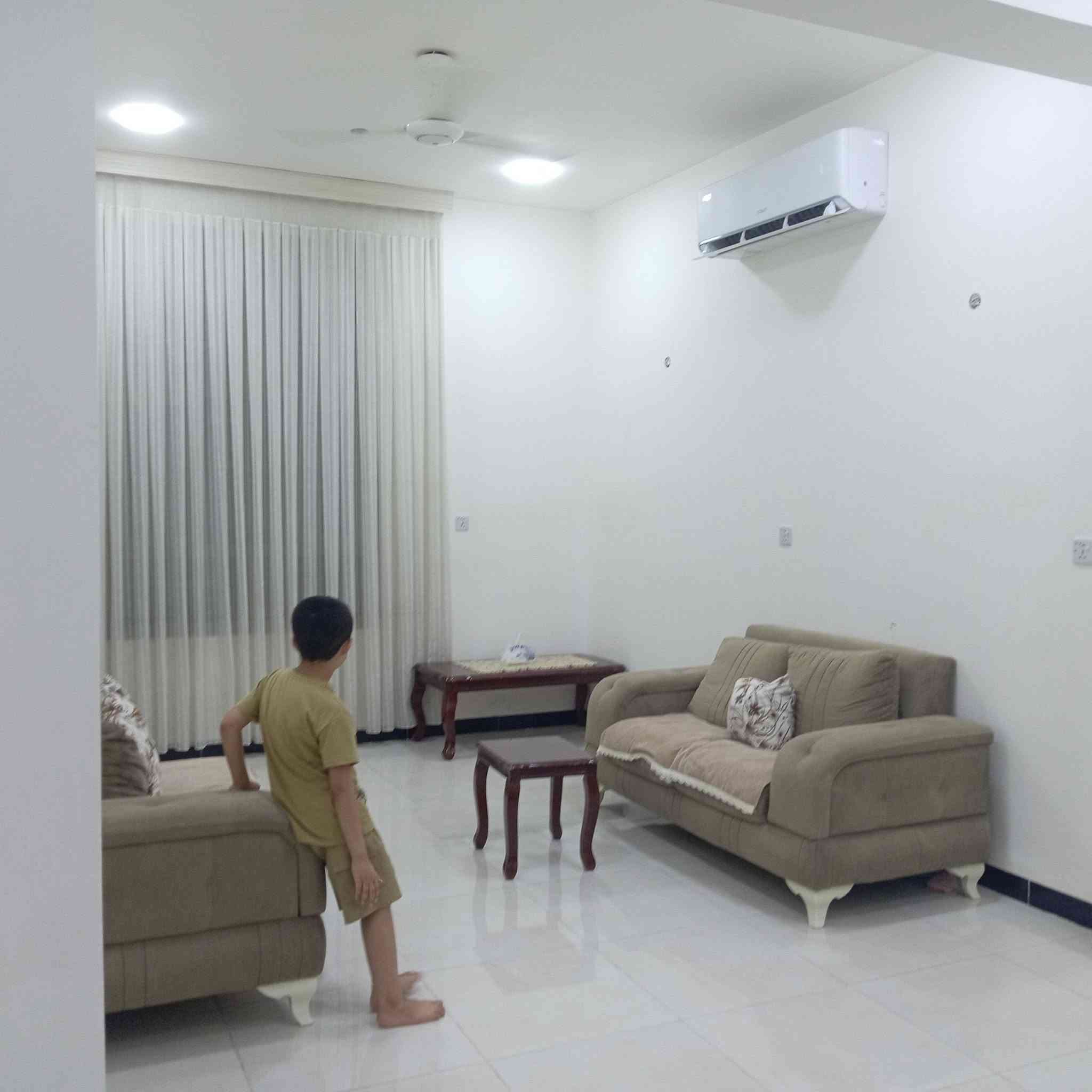 بيت للبيع 100م زراعي حي 17تموز 
واجها 30*8 طابق واحد 
للتواصل ***********
