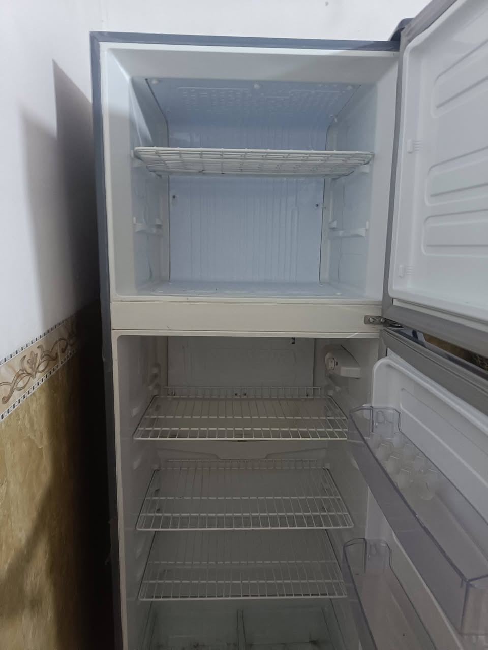 سلام عليكم ثلاجه حجم الكبير جديده قبل شهر واحد ماخذه 750 بعده لايلون ماشالعه رايده 380مكان كربلاء حي لتعاون***********
