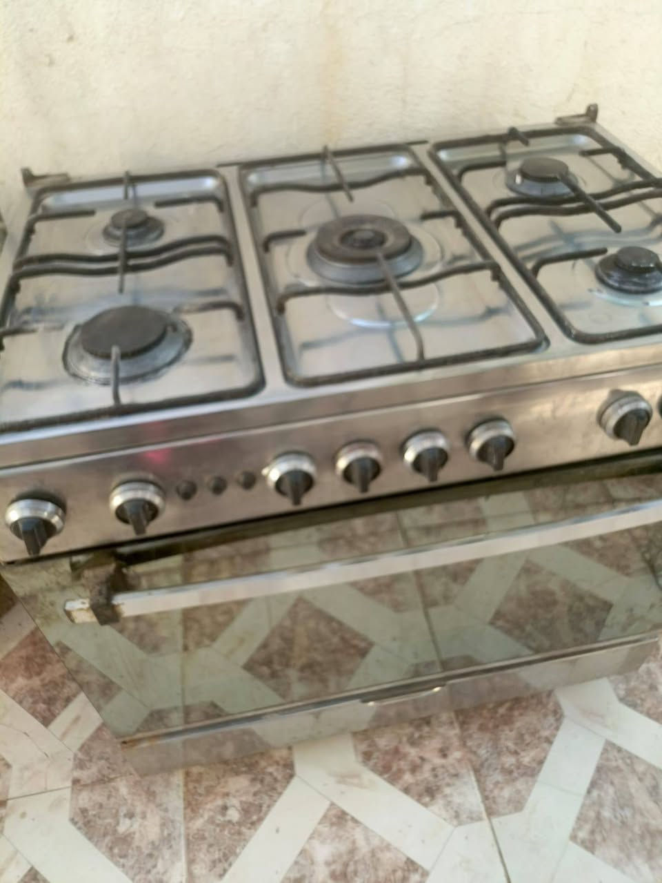 طباخ فريش مصري الجامة الفوق ما موجوده والعين الصغيره بس مطمومه وسعره 100 ومكاني بالحر *********** واتساب فقط
