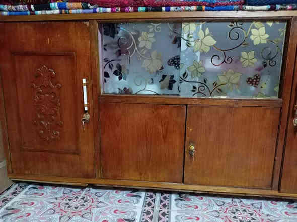 السلام عليكم بوفيه للبيع بوفيه نظيفه السعر 60 بي مجال المكان بعقوبة التحرتر رقم ***********
