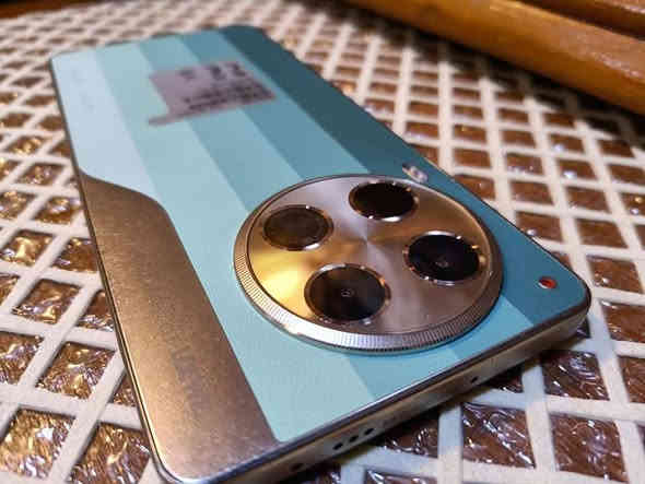 موبايل تكنو كامون 30 للبيع جديد استخدام جداً قليل
بسعر 165 الف مع كامل ملحقاته و بي مجال للطيبين

- ذاكرة 256 گيگا
- رام 16 ( 8+8 )
- شاشة فول HD نوع امولد مع بصمة 🫆 اصبع مدمجة
- مدعم بواسطة الذكاء الاصطناعي 
- معالج Helio G99 التمت 
- ثلاث كامرات خلفية بدقة 100 + 50 + 2 ميگا بكسل
- كامرة أمامية بدقة 50 ميگا بكسل فائقة الجودة
- بطارية 5000 بقوة شحن 70W 
- اندرويد 15 قابل للتحديث 

تواصل عبر ماسنجر او رقم واتساب ( *********** )
