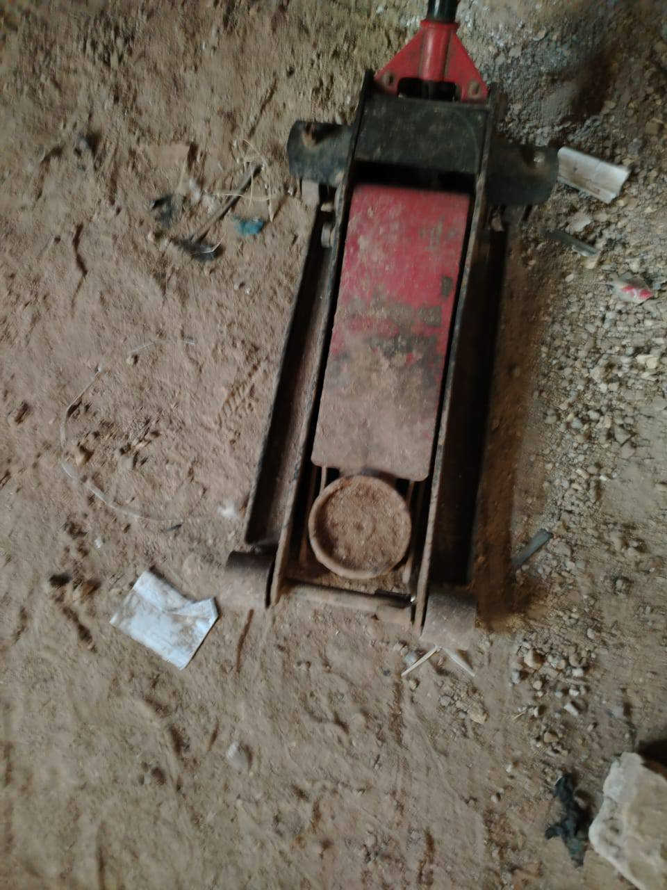 سلام عليكم
عندي كمبريسر .هوة حجم كبيىر نضيف شرط الشغل  تجي تفحص وتاخذ استخدام قليل بعدة نضيف 
و جك عربانة هم بعدة نضيف للبيع ثنينهن .استفسار 
***********
