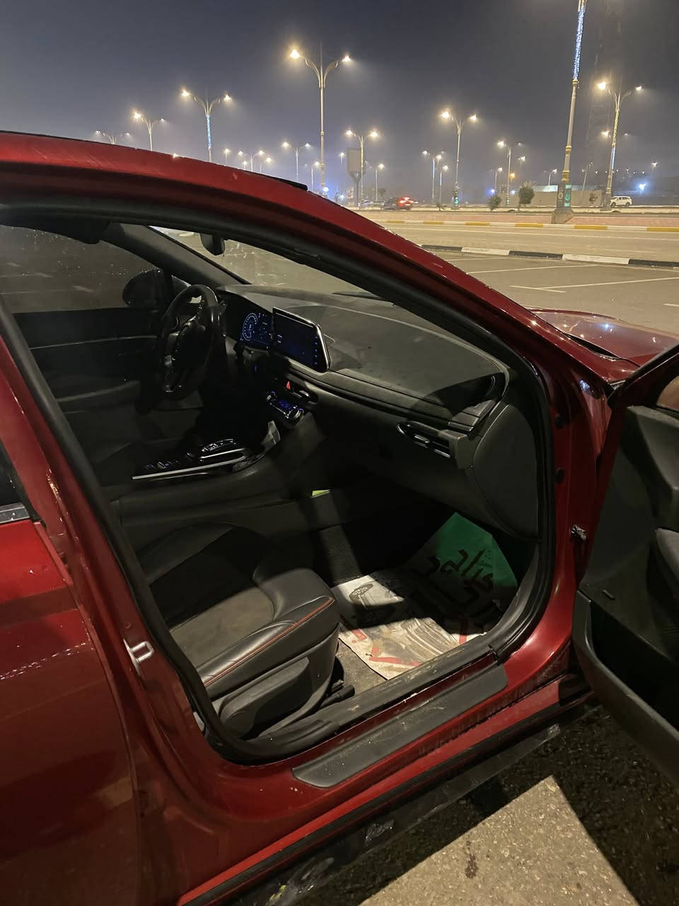 السلام عليكم سوناتا 2023 فوول الأخير 
محرك 4 سلندر 1.6 تيربو يعني صاروخ ✈️ 
حادثها مرفق بالصور 
شاشه كشنات كهرباء وجلد بصمه تشغيل عن بعد جنطه كهرباء رادار امامي تحديد مسار النقطه العمياء بانوراما وبعد بيها مواصفات هواي  السياره معوقين وتترقم ذي قار المشتري يرقمها 
السعر 135  
العنوان كربلاء 
الاستفسار 
*********** 
***********
