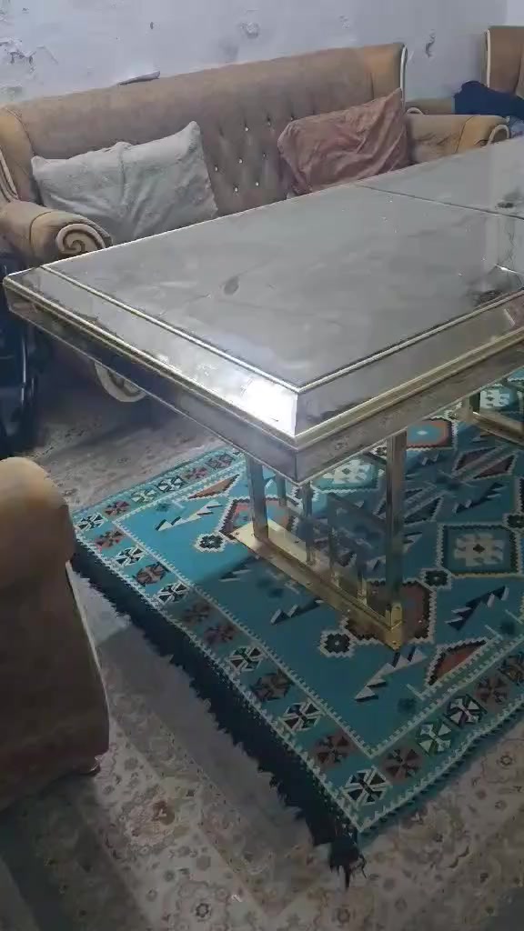 ميز طعام بس الجامة مكسورة يبدلهة اي ابو جام الضهر مالة خشب بدون كراسي ميز تكمة الله شاهد العنوان مدينة الصدر للاتصال ***********
