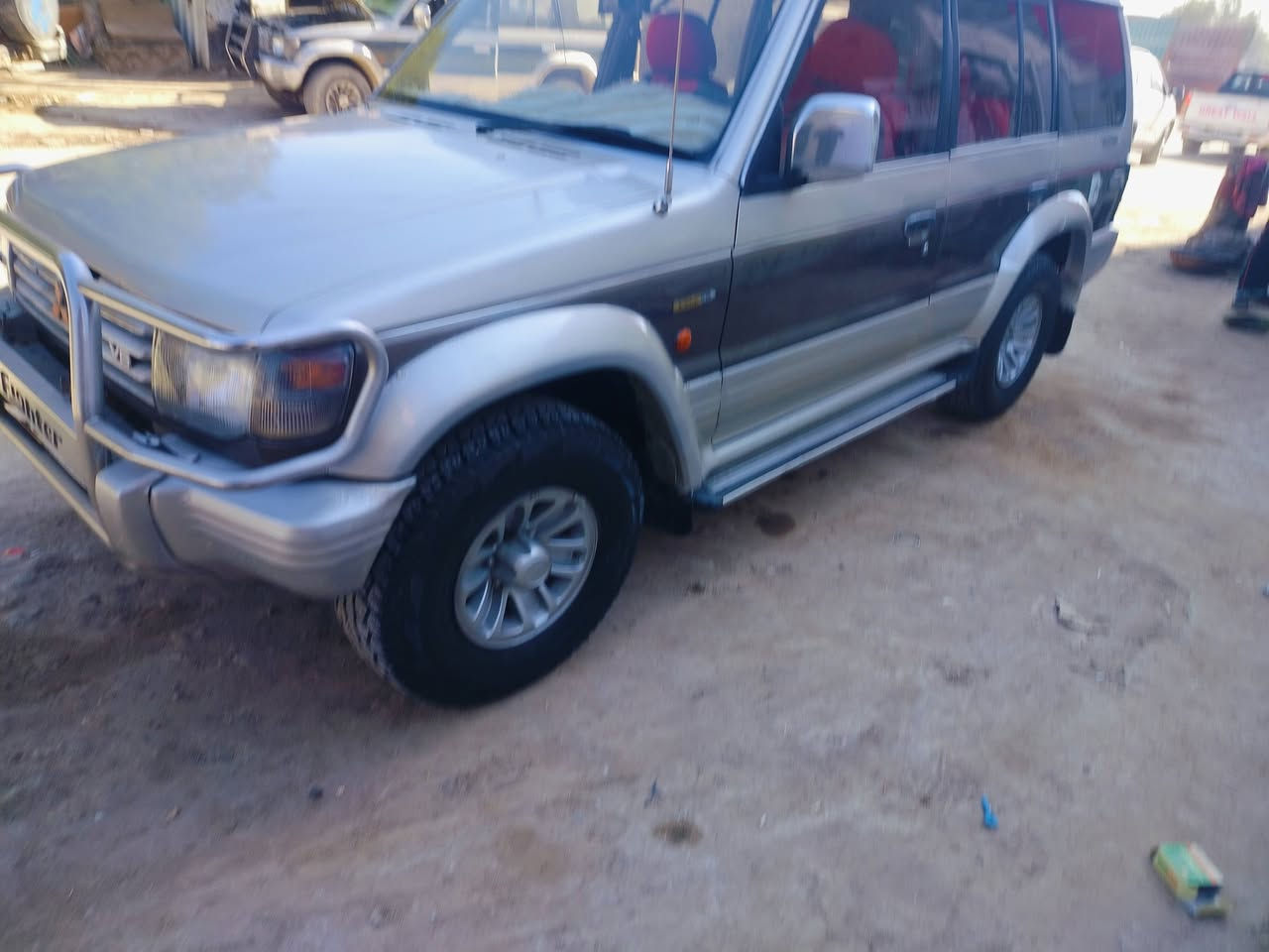 السلام عليكم من رخصه الأدمن باجيرو موديل 91رقم واسط مشروع وطني مكينه وكير اوتو ففتي تخم تاير كهربائيات شغاله دواخل نضيفه تم تاير سياره خير من الله 
مكان السيارة بابل الحمزه الغربي 
السعر 42 وبيه مجال 
شرط التحويل 
موبايل ***********
***********
