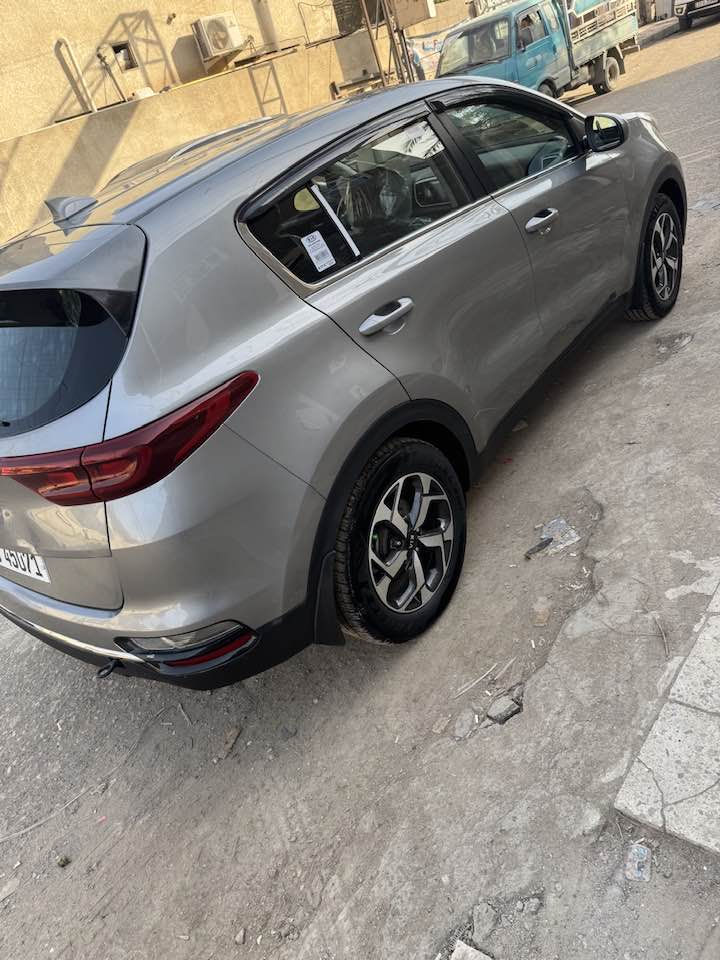 سبورتج 2020   رقم بغداد حره سنويه جديده تحويل ثاني يوم 
وارد امريكي حادثها بنيد بدون دواخل فقط باقي السياره كفاله 
نص فول مكينه 2400 السياره جاهزه من كلشي مكينه كير حداديه تخم تاير 
السعر 165 وبيه مجال 
مكان السياره ميسان العماره 
***********
