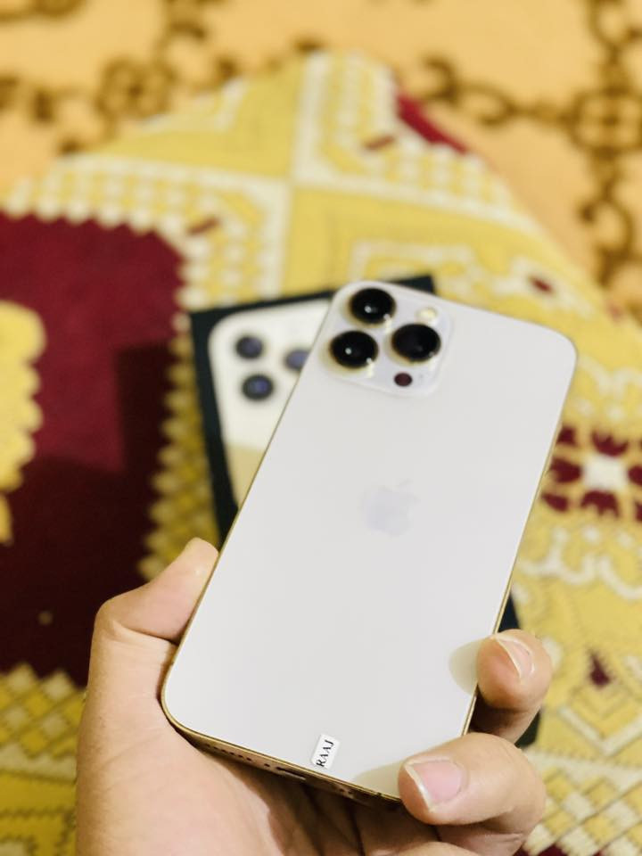 سلام عليكم
اخوان جهاز ١٣برو ماكس جهاز
مكفول كفاله عامه 
ما مفتوح ولا مصلح زلغ ما بيه شوفت عينك نضافه ١٠٠/١٠٠
ذاكره٢٥٦
جهاز وتر بروف 
بطاريته٧٧ شحن يدوم يوم كامل 
رقم ***********
سعر ٦٩٠وبيه مجال قليل
