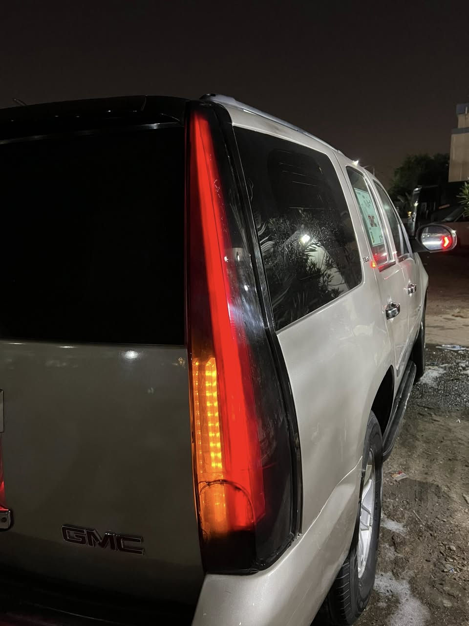 بك لايتات كديلاك للبيع
يرهم عل تاهو وعل جمسي جميع المديلات 
وكلشي ما بيهن كسر بل جام بسيط ومغلفات اسود يعني ما مبين الكسر السعر 110العنوان بصره ***********
