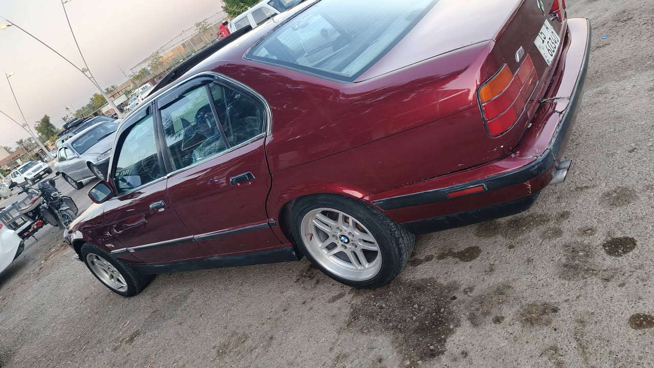 سلام عليكم بي ام حجم 525 مسكر فانوص كير اوتو موديل 91 بسمي سنويه ورقام جديده هزه جديده محرك كير بل باكيت سنتر لوك جام كهرباء فتحه سياره فول مصبوغه جماليه فقط بيه طخه جاملغ ايمن امامي ويل ام اصلي كشنات جلد صالنصه جديده كهربايات كله شغال تبريد فقط كمريسر وكف فقط  السياره احله من الصور السعر 48 العنوان الانبار قضاء هيت رقم تلفون ***********
