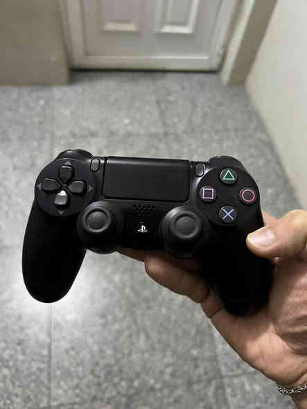 السلام عليكم يده بلي 4 الجيل الثاني يده اصليه نظافه فول او شحن روعه مكان بغداد او اكو توصيل لجميع المحافظات
التواصل خاص او على ‭0778 199 9855‬
