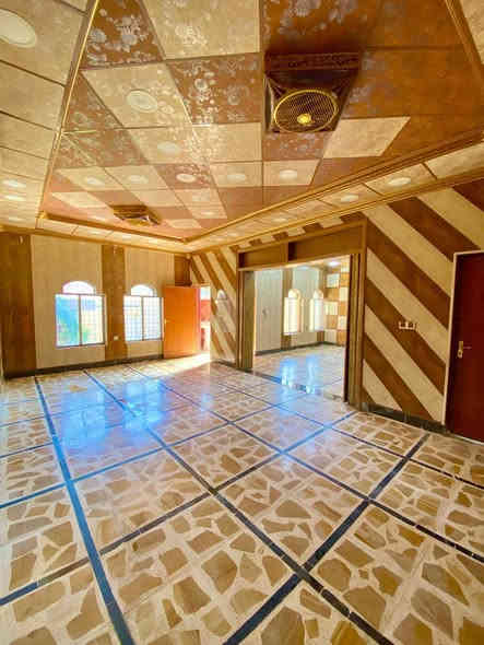 للبيع في سامراء  مدخل الخضراء من جهة الافراز بيت تجاري شارع 20 مساحة 250 م يحتوي على 5 غرف نوم +مطبخ + استقبال كبيره +هول+صحيات بالطابق الثاني والطابق الاول عدد3/ بناء حديث مادة البناء طابوق البناء عالي جدا عن الشارع  الارضية كاشي مرمر المطبخ سيراميك والصحيات سيراميك / گراج وحديقه السعر 200 مليون بي مجال للشراي للاستفسار الاتصال على الرقم *********** ابو بركات الدراجي عقارات الحاج فاضل زهدي
