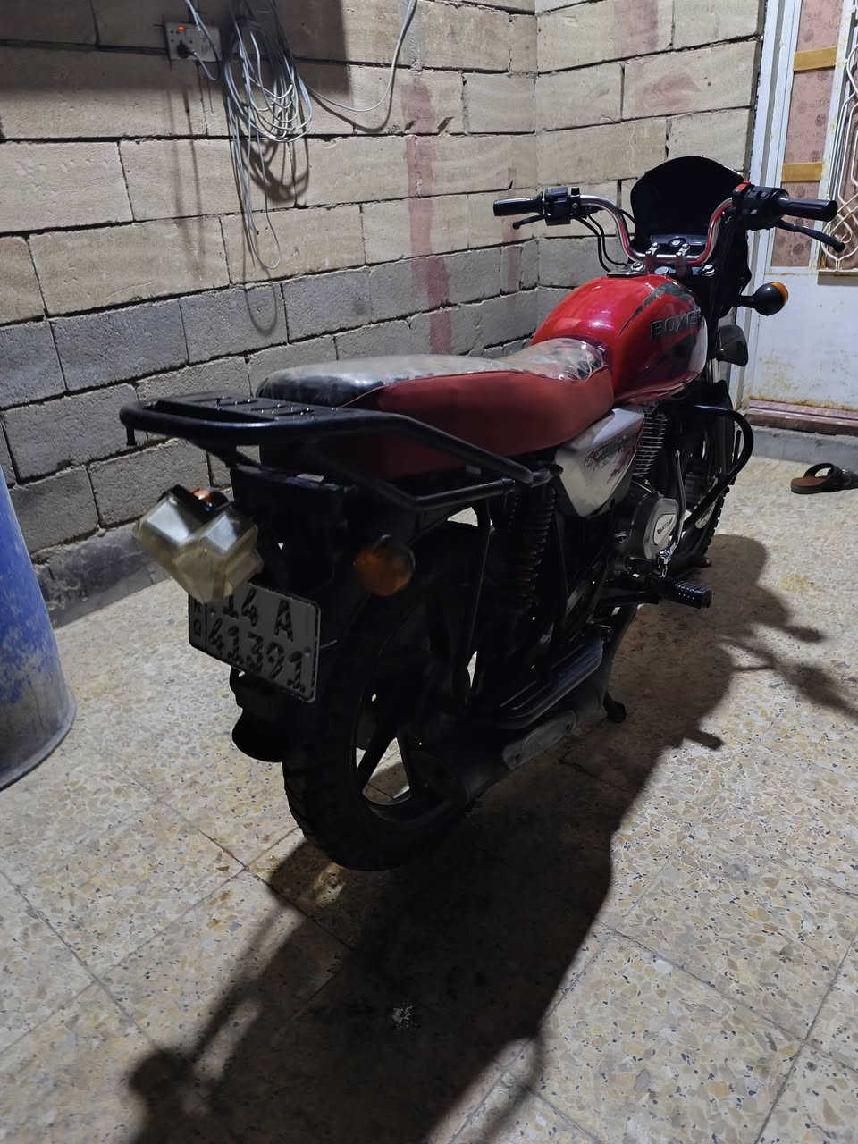 سلام عليكم خوان عندي دراجه بوكسر جبلي بيه محرك ستوته ومحركها موجود يشتغل بس بي صوت كرك المكان البصره الدير السعر هيه والمحرك 1700 وبيه مجال مديل 23 رقم تلفون ***********
