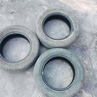 تايرات للبيع اثنين منهن نضافه70 بلميه وبيهن كل واحد  بي برغي وثاني30 ب...