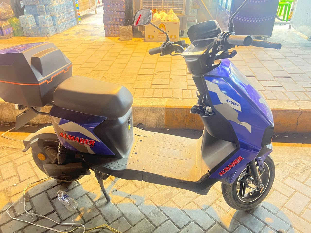 السلام عليكم 
دراجة شحن للبيع ما مستخدمة هواي مشحونه 4 مرات 
السعر 600 الف قفل 
اتصل على الرقم *********** مكاني بغداد حي اور
