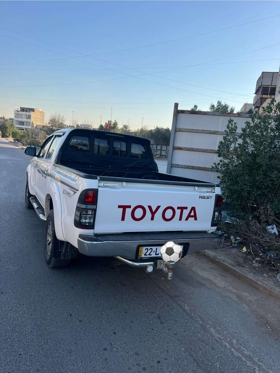 السلام عليكم هايلوكس 2015 السياره حلو وجديده ماشيه 190 الف كفاله عامه رقم اربيل تحويل مباشر مكانها بغداد 
***********
