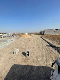 يوجد قطع ارضي للبيع في الدوره هو رجب   ١٠٠متر   وجهه 10× 10  السعر.   ...