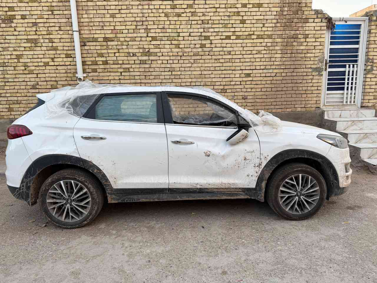 سلام عليكم اخوان سياره توسان ٢٠١٩ وراد خليجي اول ظربه الهة هاي ماشيه ٩٧ الف سياره تعمل وتسير محرك گير كفاله حداديه قبل الحادث بسبوع مبدله كلهة جديد اوكاله تخم تاير كذالك جديد الاصلي تبريد تدفئه السياره من كل النواحي مفوله فول فول موصفات بنارامه تفلشت بلحادث سقف كله جام  تحكم ستيرن كشنات كهرباء كامره حساسات كل الجوانب الحادث كما موظح امامكم بصور كلهة بارد اخذته للصناعيه كلهة بارد فقط الهلالات الفوگ حار بدون گص حار فقط بدون ايرباك  السياره ب١٣٠ وبيهة مجال قليل مكان السياره ميسان السياره بسمنه رقم بغداد نگليزي الجديد
ملاحظه ( متواجد من وره الفطور الى السحور بنهار ما موجود لا تخابرني ***********.)
