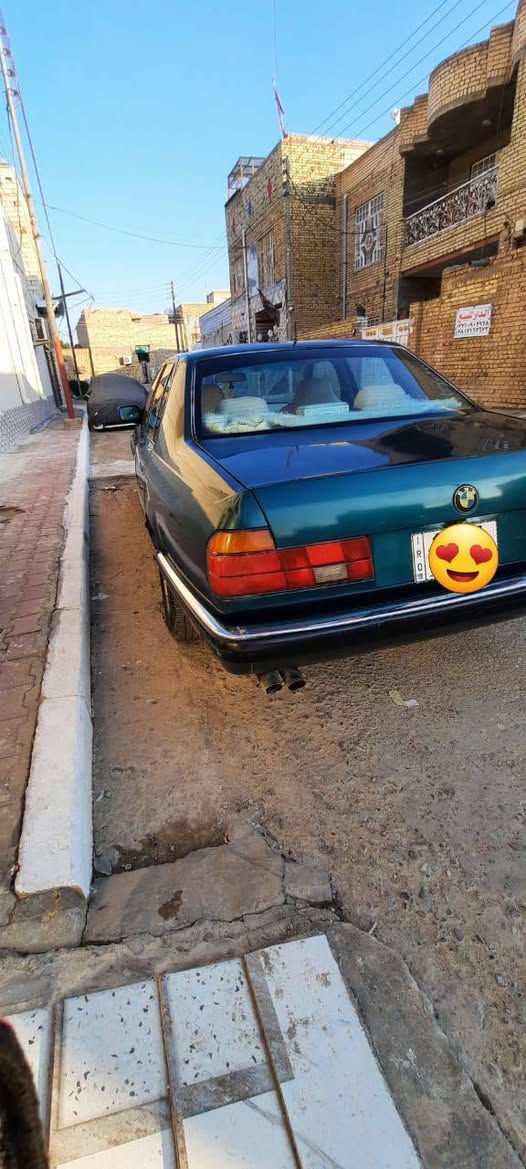السلام عليكم 
بي أم دبليو موديل ٩٣ زيتوني السيارة جاهزة من كلشي حداديه أمامي خلفي تخم تاير باتري جديد مكينه وگير بلاد شرط الفحص ٦ سلندر سنويه لل ٣٠ هزه جديده المكان المجر الكبير السعر ٦٠ وبيها مجال قليل 
***********
***********
