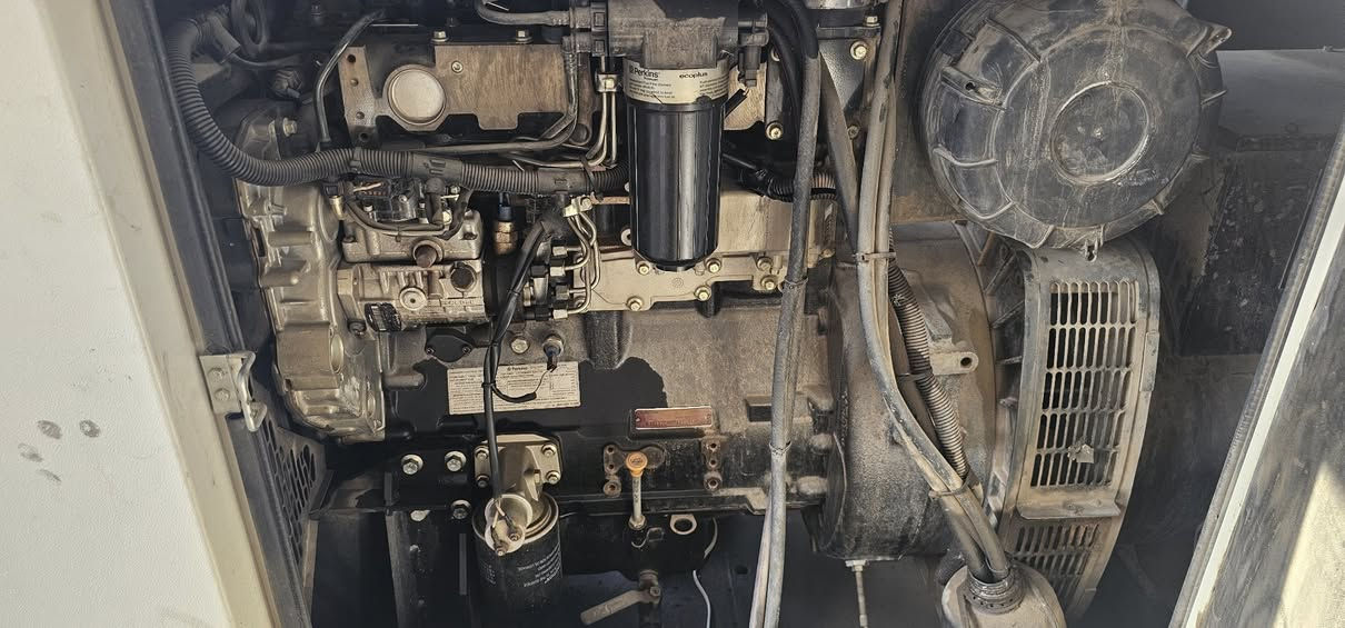 السلام عليكم
مولدة بيركنز 100kv للبيع جديدة
مشتغلة 4200 ساعة بدون حمل شغاله كلشي ما ناقصها
للأستفسار الاتصال على الرقم
***********
