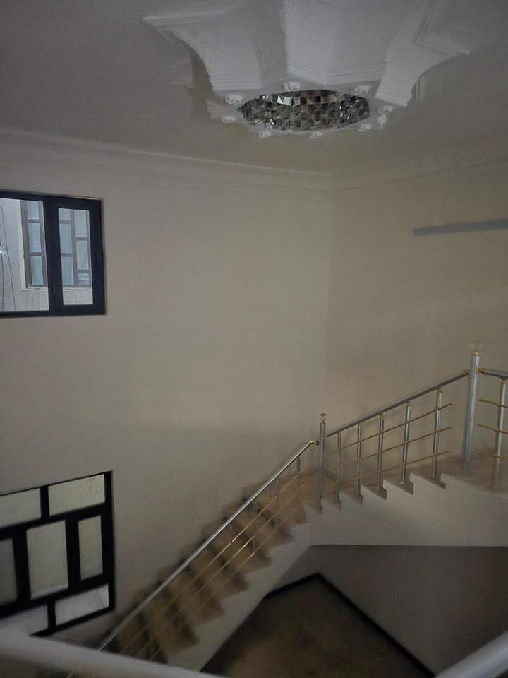 #بدون_دلالية دار فول درجة اولى للأجار في منطقة السيدية القضاة شارع المركز قرب مدرسة المصطفى للمتميزين 
مساحة : 300متر واجهة : 12متر  المحتويات : 4 غرف نوم مدخلين استقبال و مطبخ حمامات عدد 2 وتواليت 1 و منور  عدد 3  مطبخ حار وبارد  يحتوي على كراج وحديقة للأسفتسار على الرقم *********** الايجار مباشر من المالك بدون دلال
