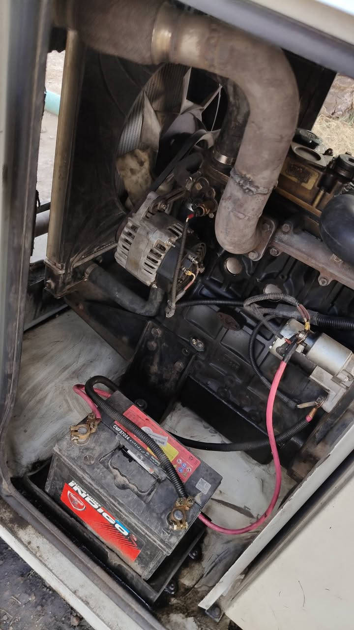 مولد بيركنز بزون 20 كيفي  كاتم   لا تنقيص ولا تبخير مكان  بغداد تواصل *********** سعر 30 وبيها مجال
