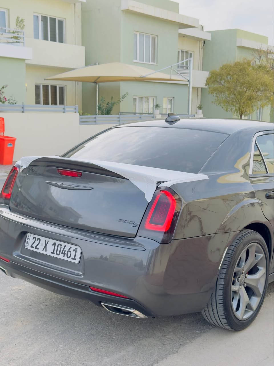 سلام عليكم 
اوباما كلايسلر c300 
موديل 2022 اصل 
مواصفات c معروفة 
شاشة وكشن كهرباء 
حساس خلفي رادار جانبي 
دمام خلفي بالصندوق 
داخل جلد 
(السيارة مو عام بس ابيع صبغ عام)
(بجم صفاح خلف كبس بدون دواخل وبدون ايرباك) 
السيارة عمرتها من الصفر كلشي جاهز بيها من صبغ ومن سمكرة ومن بوليش وحمام 
بدون لحيم وكص 
باسمي تحويل ثاني يوم 
ماشية 43 الف mi
كير ومحرك بشرط 
السعر مناسب 
(178$) ومجال بسيط جداً 
مكان اربيل 
*********** أربيل, العراق
